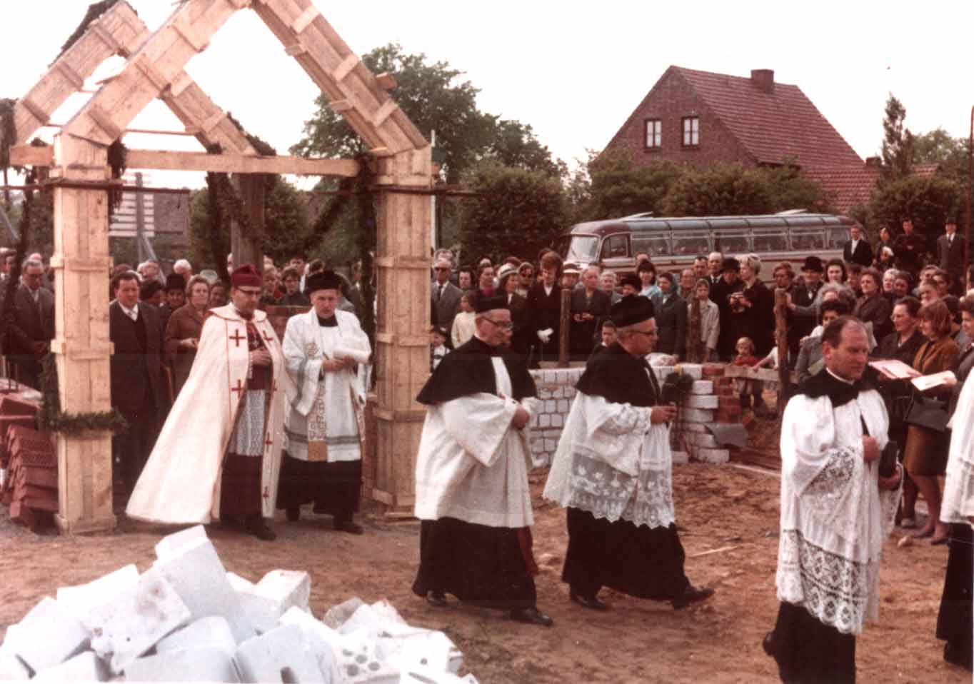 Grundsteinlegung Print der Herz-Jesu Kirche am 29. Mai 1965 durch Generalvikar Adalbert Sendker und Probst J. Henze, Verden
