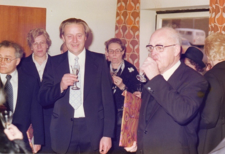 Pfarrer Paul Hermann rechts neben Pfarrer Schlingermann